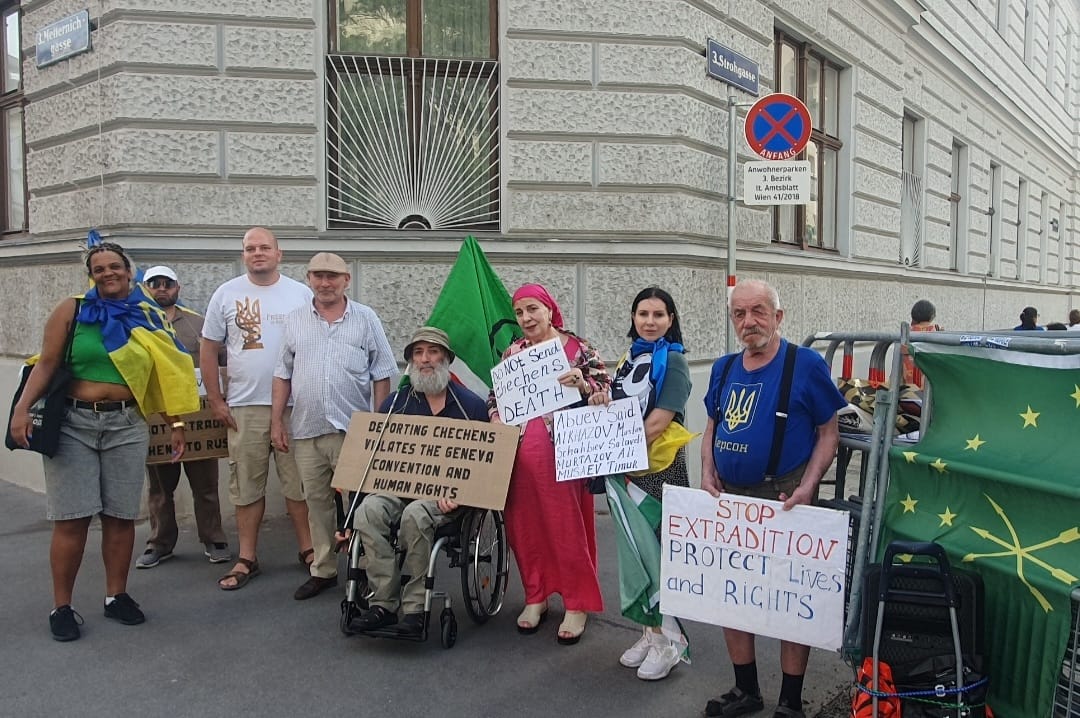 Когда депортация означает возвращение к опасности: в Вене потребовали остановить преступные депортации чеченцев